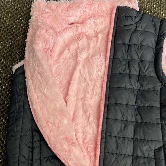 Girls black vest pink fur line size M 7/8 NWT. 2 available - Picture 4 of 4